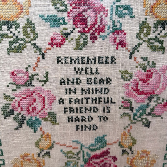 Vintage Framed Cross Stitch Sampler Friendship Poem Floral Roses Gold Frame 1977 - Picture 2 of 12